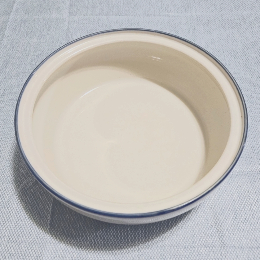 Pfaltzgraff Ocean Breeze Lg. Round Casserole 2 QT Baking Stoneware USA Cream 9"‎